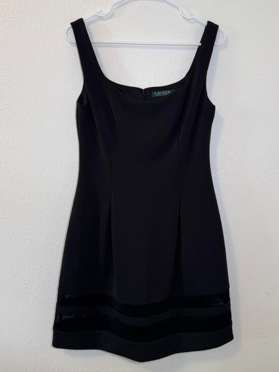 Lauren Ralph Lauren Dresses & Skirts - Lauren Ralph Lauren Black Sleeveless A Line Dress Mesh Hem Size 8 Formal